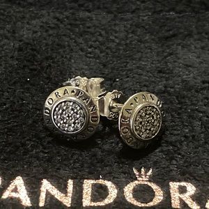 Pandora studs signature